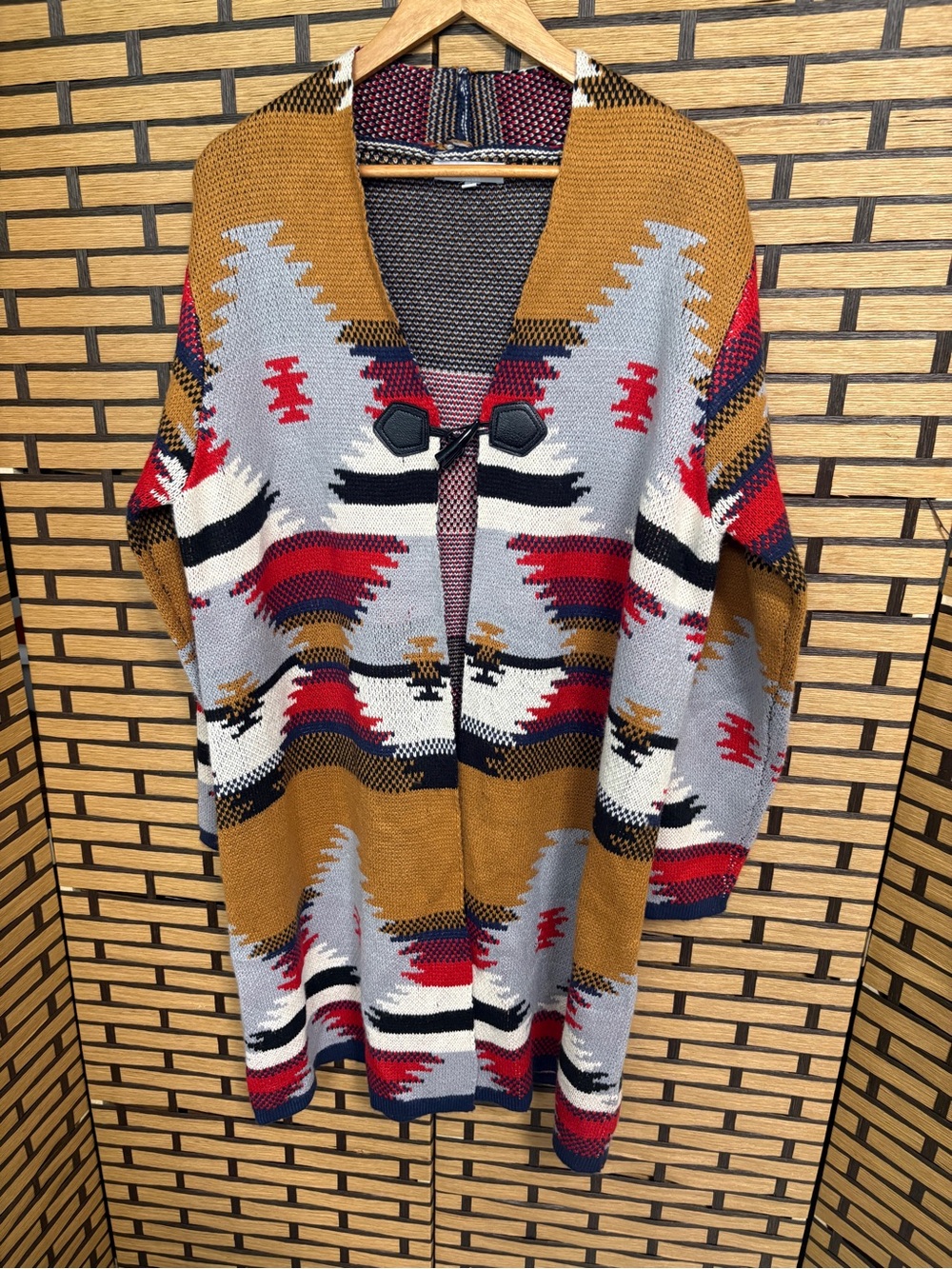 Keren hart Aztec print toggle bolt long  cardigan size large